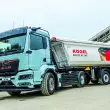 Erfolgreiches Gespann: Der MAN eTGS 4×2 BL SA mit 400 kW (544 PS) zeigte in Kombination mit dem Kögel-Muldenkipper, dass lokal emissionsfreie Antriebe auch im Baustelleneinsatz überzeugen. Quelle: Treffpunkt.Bau