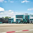 Beim eTruck Drive 2025 standen fünf Fahrzeuge in 4x2-Ausführung für Testfahrten bereit, darunter zwei eTGX-Sattelzugmaschinen und drei eTGS-Fahrgestelle mit unterschiedlichen Aufbauten. Quelle: MAN