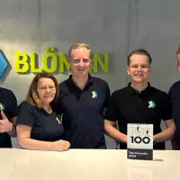 Geschäftsführer Benno Blömen (re.) freut sich mit den Teamleitenden über die Auszeichnung als Top-Innovator.
Geschäftsführer Benno Blömen (re.) freut sich mit den Teamleitenden über die Auszeichnung als Top-Innovator.