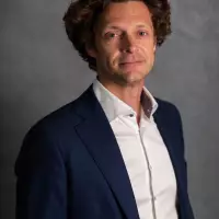 Kristoff Van Rattinghe Co-founder & CEO Kristoff Van Rattinghe Co-founder & CEO