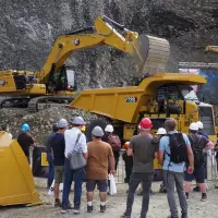 Mehr geht nicht: Auf rund 3800 m2 demonstriert die Zeppelin Baumaschinen GmbH, was ihre Maschinen zu leisten imstande sind.
Mehr geht nicht: Auf rund 3800 m2 demonstriert die Zeppelin Baumaschinen GmbH, was ihre Maschinen zu leisten imstande sind.