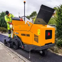 Minifertiger ABG 1570 und vollelektrische Tandemwalze eARX 26-2 sind ein Dream-Team im Einsatz.
Minifertiger ABG 1570 und vollelektrische Tandemwalze eARX 26-2 sind ein Dream-Team im Einsatz.