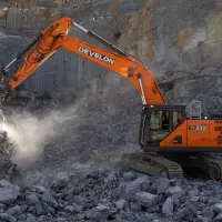 Eigenentwicklung: Der Develon DX08V-Motor ersetzt den bisherigen Scania-Motor und sorgt für eine Leistung von 227 kW/304 PS (DX360LC-9) und 254 kW/341 PS (DX400HD-9). Eigenentwicklung: Der Develon DX08V-Motor ersetzt den bisherigen Scania-Motor und sorgt für eine Leistung von 227 kW/304 PS (DX360LC-9) und 254 kW/341 PS (DX400HD-9).