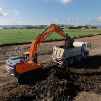 Mit seinem Smart Around View Monitor (SAVM)-Kamerasystem und Personenerkennungssystem,
DEVELON E-Stop und der Möglichkeit, virtuelle Wände zu ziehen, minimiert der DX300LC-9 Unfallgefahren auf Baustellen.
Mit seinem Smart Around View Monitor (SAVM)-Kamerasystem und Personenerkennungssystem,
DEVELON E-Stop und der Möglichkeit, virtuelle Wände zu ziehen, minimiert der DX300LC-9 Unfallgefahren auf Baustellen.