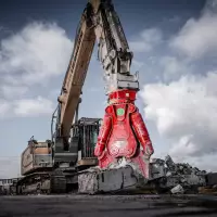 Die neuen RCC-Modelle steigern die Produktivität bei der Bearbeitung großer Stahlbetonabschnitte.
Die neuen RCC-Modelle steigern die Produktivität bei der Bearbeitung großer Stahlbetonabschnitte.