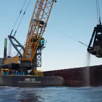 Der Liebherr-Seilbagger-HS 8300.1 im Dredging-Einsatz an der Golfküste, USA. Der Liebherr-Seilbagger-HS 8300.1 im Dredging-Einsatz an der Golfküste, USA.
