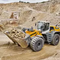 Der robuste Liebherr-Radlader L 586 XPower eignet sich für anspruchsvolle Arbeiten in der Gewinnung. Der robuste Liebherr-Radlader L 586 XPower eignet sich für anspruchsvolle Arbeiten in der Gewinnung.