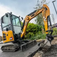 Der neue Minibagger in der 2-Tonnen-Klasse: Der SY20C meistert alle Aufgaben im Handumdrehen. Besonders attraktiv sind der zweite Steuerkreis sowie die serienmäßige Schnellwechsler-Hydraulik, die bereits ab Werk integriert ist. Der neue Minibagger in der 2-Tonnen-Klasse: Der SY20C meistert alle Aufgaben im Handumdrehen. Besonders attraktiv sind der zweite Steuerkreis sowie die serienmäßige Schnellwechsler-Hydraulik, die bereits ab Werk integriert ist.