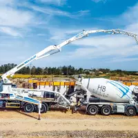 Den Auftakt der neuen Blueline-Baureihe von Schwing bildet die XS37-5RZ – eine 37-Meter-Autobetonpumpe, die speziell auf die Anforderungen typischer Baustellenanwendungen im Hoch- und Ingenieurbau zugeschnitten wurde. Quelle: Schwing Den Auftakt der neuen Blueline-Baureihe von Schwing bildet die XS37-5RZ – eine 37-Meter-Autobetonpumpe, die speziell auf die Anforderungen typischer Baustellenanwendungen im Hoch- und Ingenieurbau zugeschnitten wurde. Quelle: Schwing